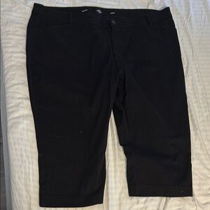 St. John's Bay Black Capris Classic Straight Leg